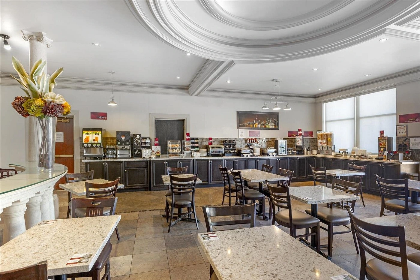 Breakfast Seating Area